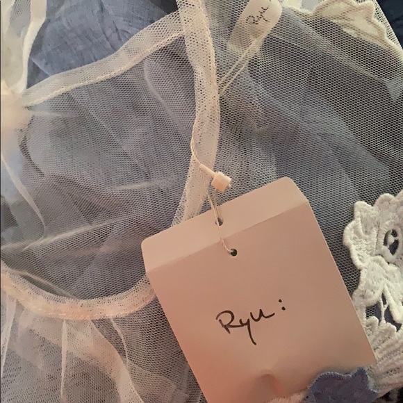 Floral lace top blouse - Picture 4 of 4